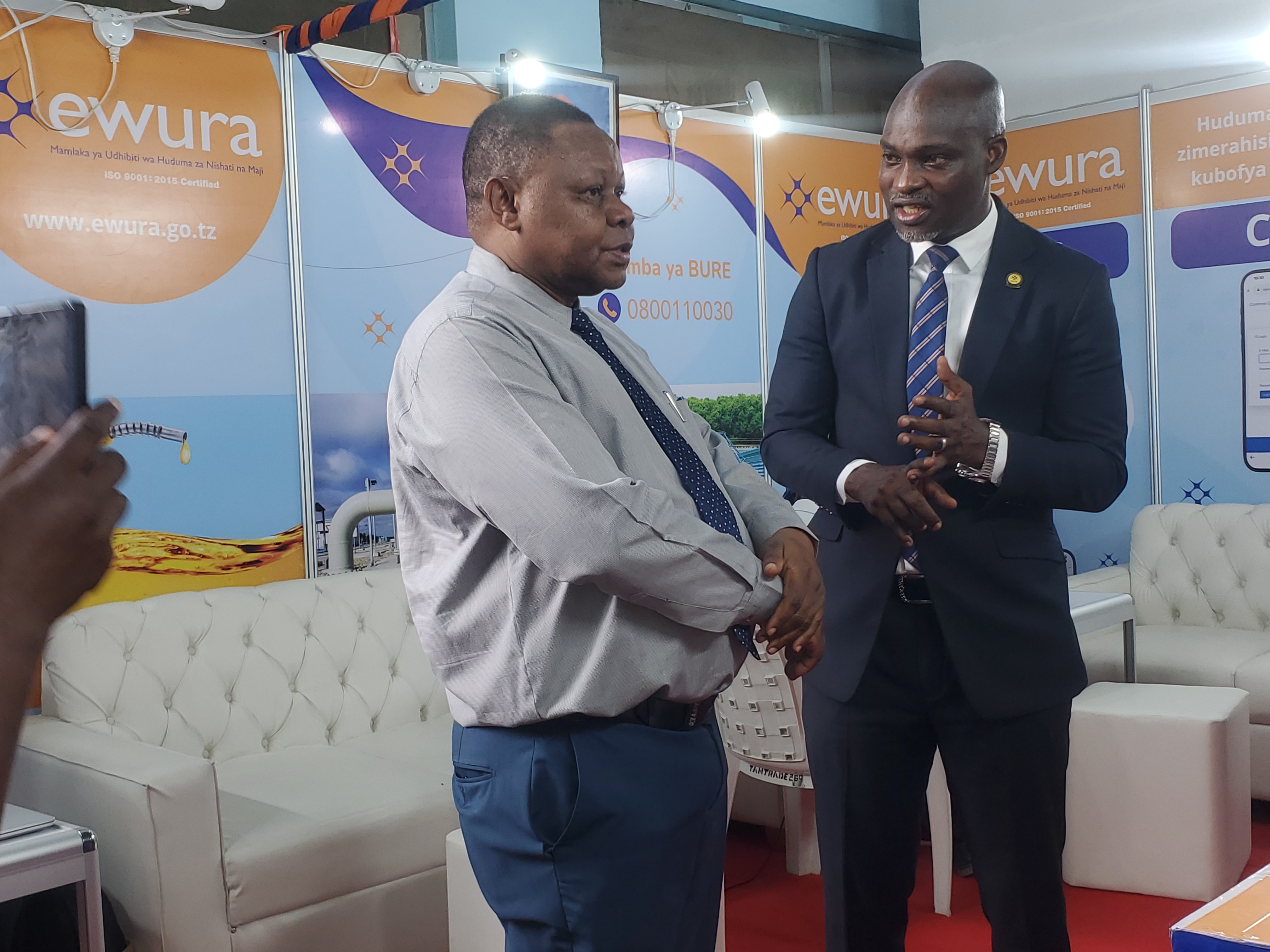 MHANDISI MRAMBA AIPONGEZA EWURA KWA UTEKELEZAJI WA MAJUKUMU YAO.