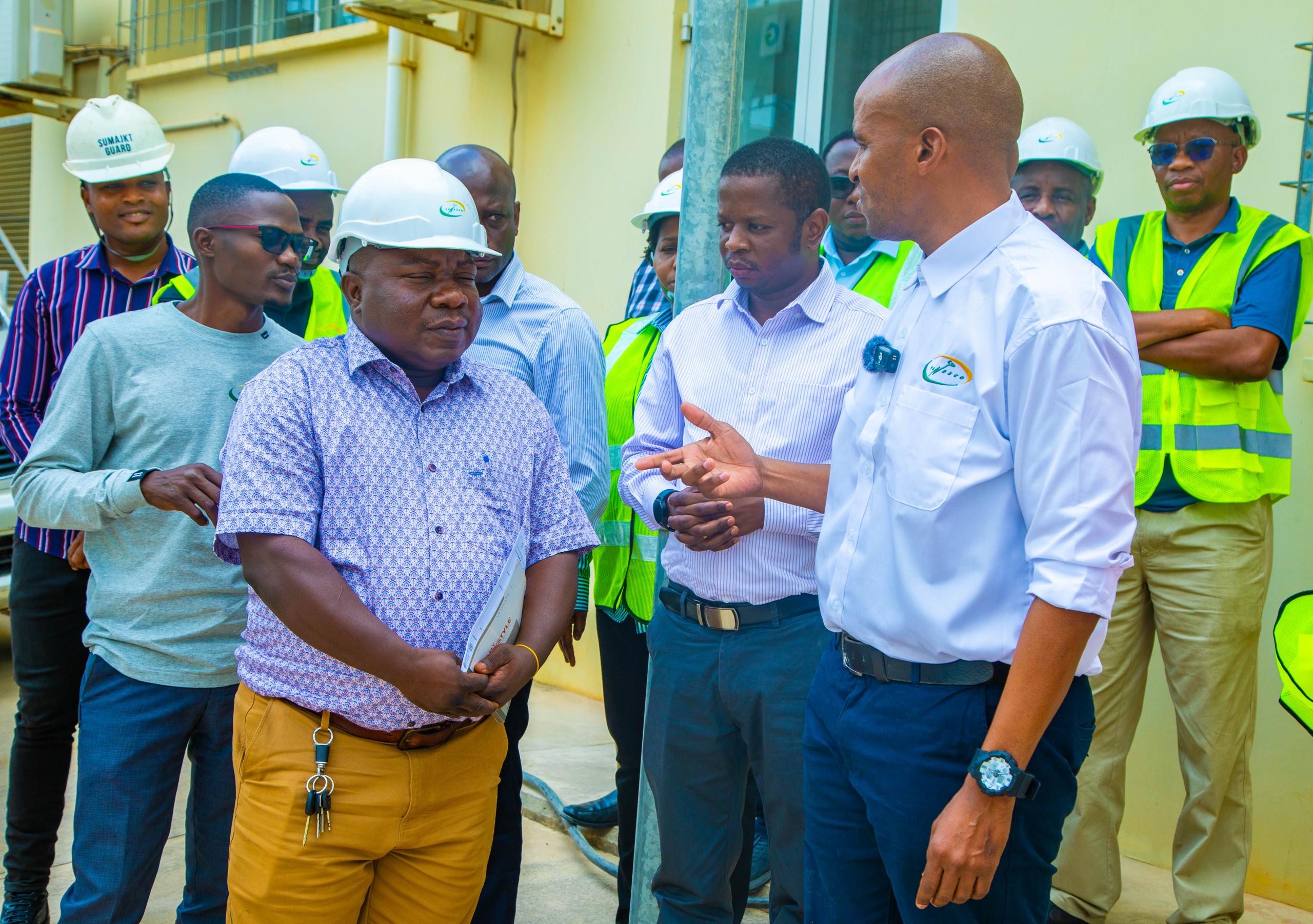 MD TWANGE AFANYA ZIARA YA UKAGUZI WA MIRADI YA UPANUZI WA VITUO VYA KUPOZA UMEME JIJINI DAR ES SALAAM.