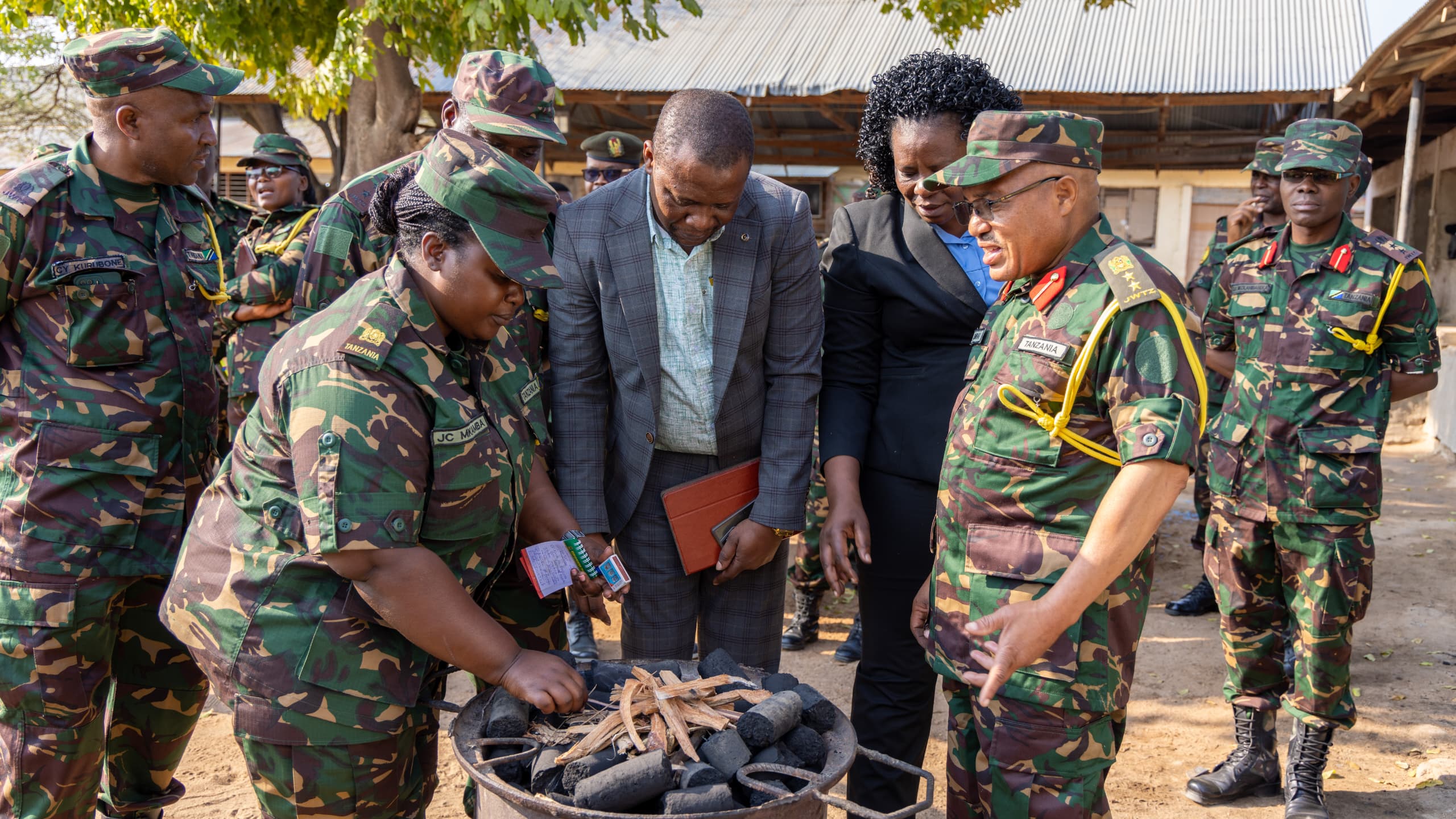REA YAZIDI KUHAMASISHA NISHATI SAFI, YATOA BILIONI 4.37 KWA JESHI LA KUJENGA TAIFA.