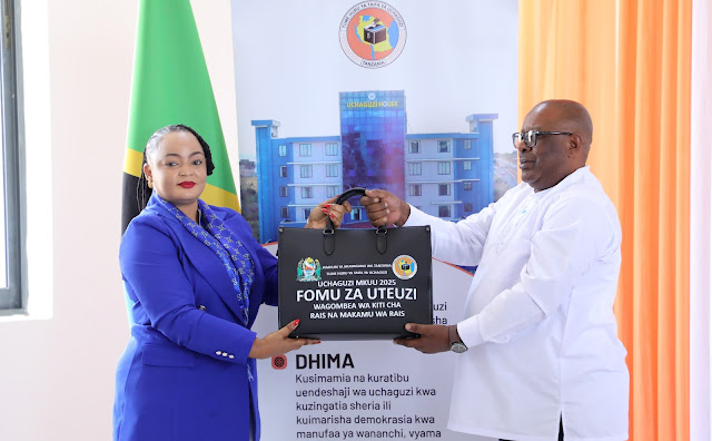 MGOMBEA NCCR MAGEUZI AJITOKEZA KUCHUKUA FOMU ZA UTEUZI