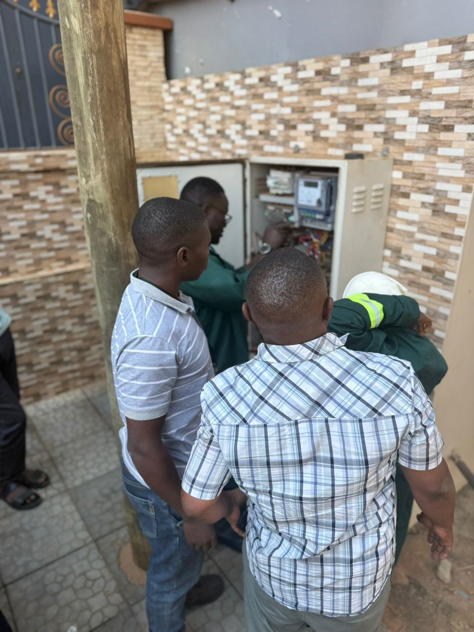 WATEJA WAKUBWA WA HOTELI MOROGORO WAKAMATWA KWA WIZI WA UMEME.