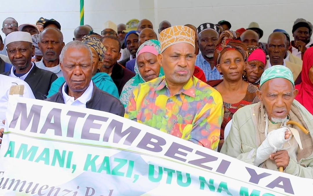RC MAKALLA AWAHAKIKISHIA USALAMA WAZEE WA MKOA WA ARUSHA SIKU YA UPIGAJI KURA OKTOBA 29.
