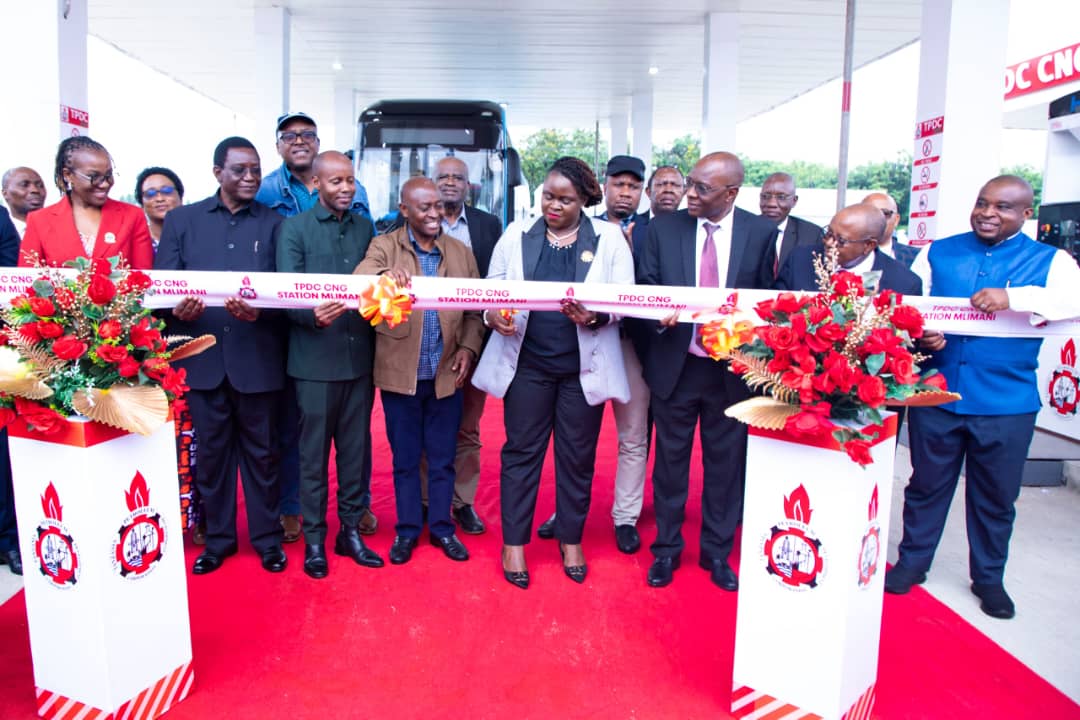 KAPINGA AZINDUA KITUO MAMA CHA GESI ASILIA ILIYOSHINDILIWA (CNG) JIJINI DAR ES SALAAM.