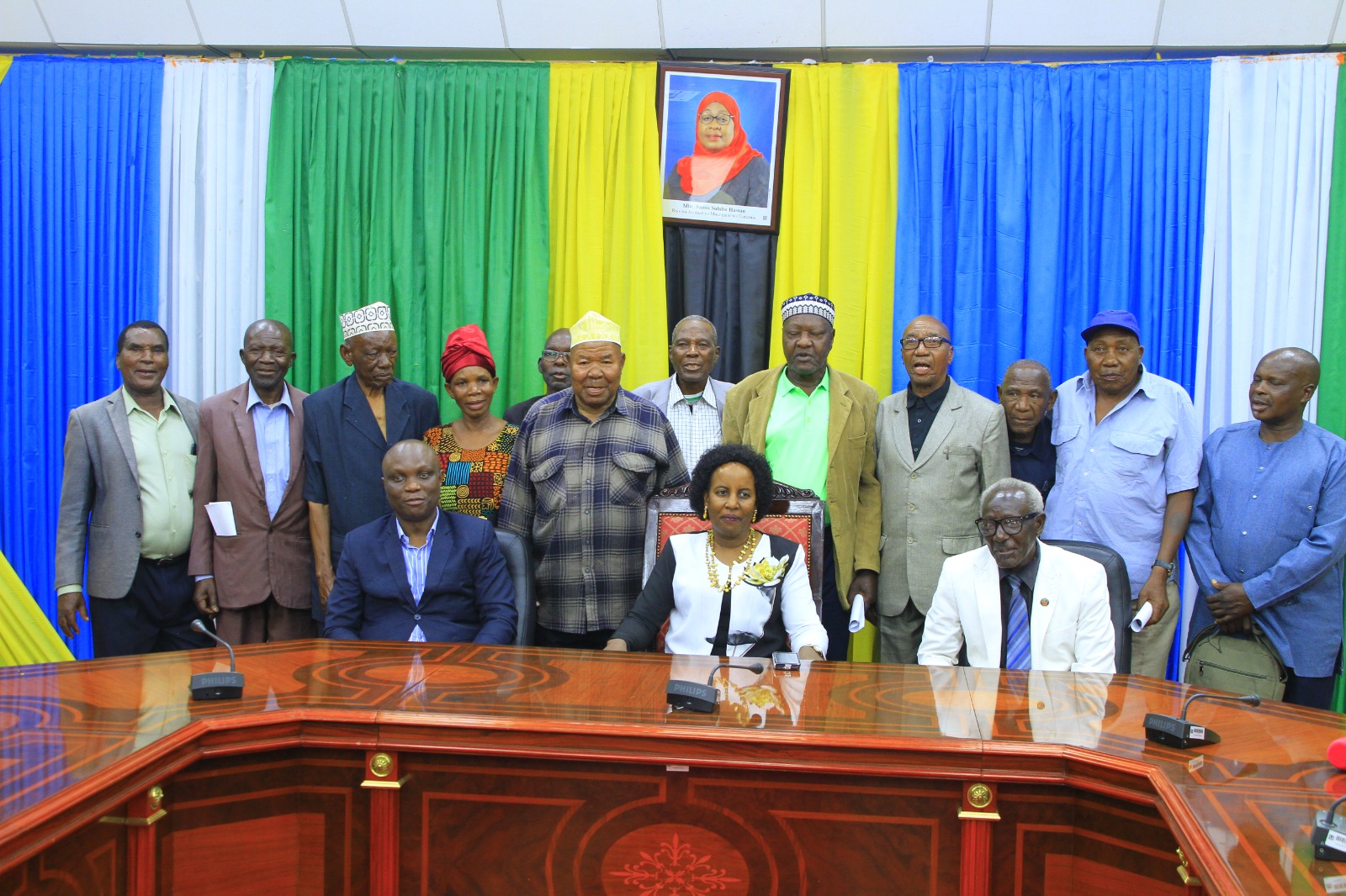 WAZEE WAASWA KUHAMASISHA JAMII KUJITOKEZA KUPIGA KURA.